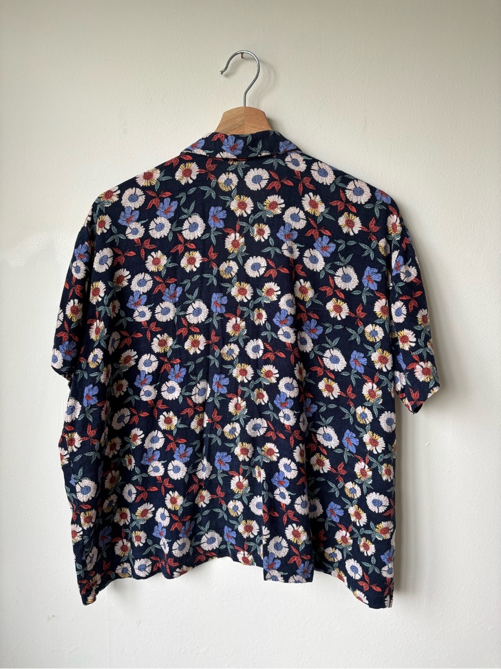 Women's Navy Floral Short-Sleeve Button-Down Shirti - Picture 4 of 6